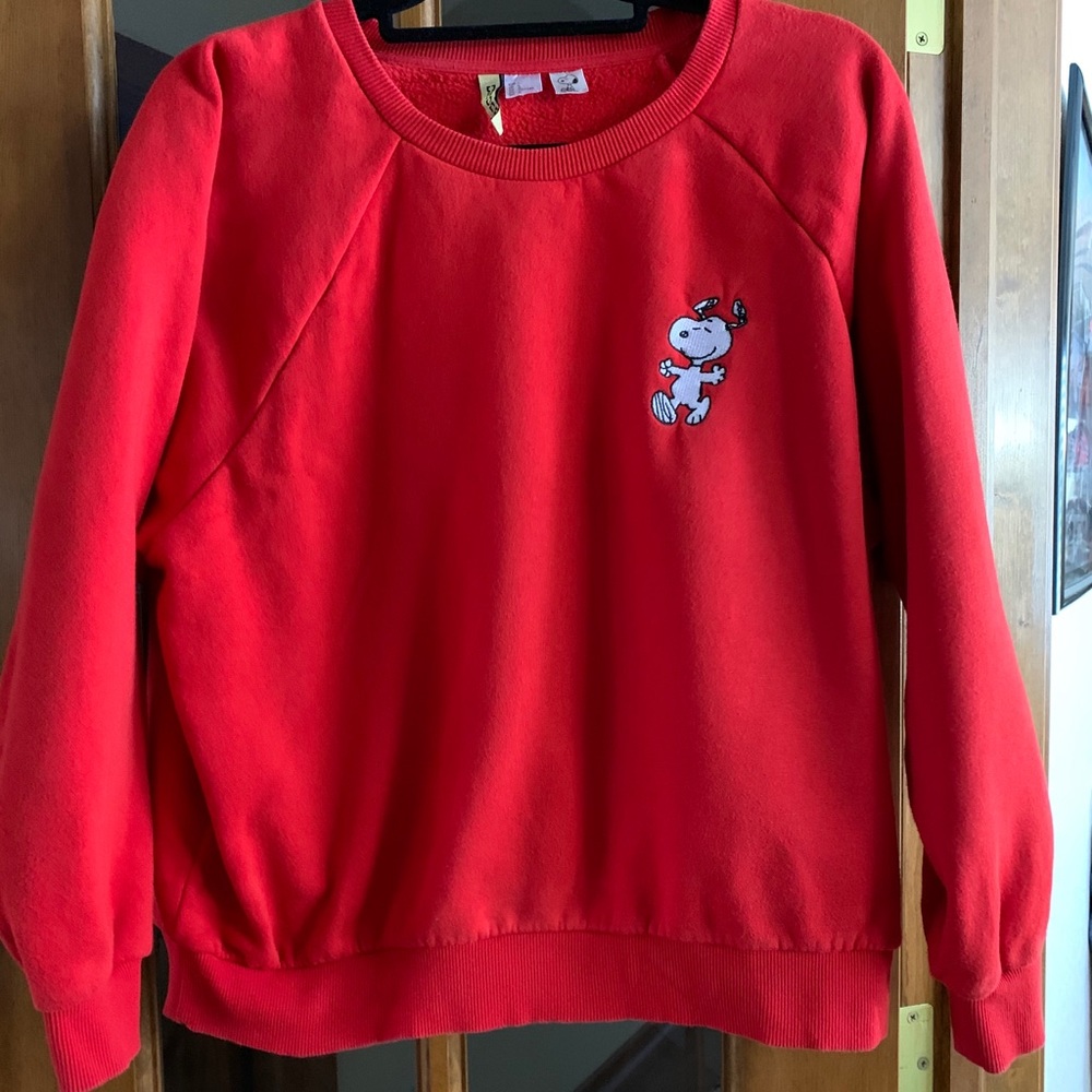 Women’s Snoopy sweatshirt